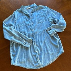 Gentle Fawn tunic style button up shirt with pockets!